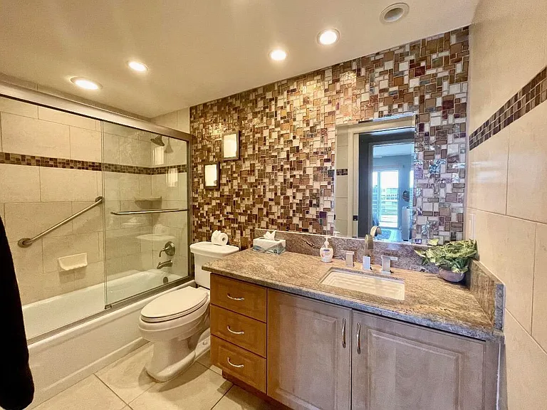 4032 Newcastle St #B — Photo 10