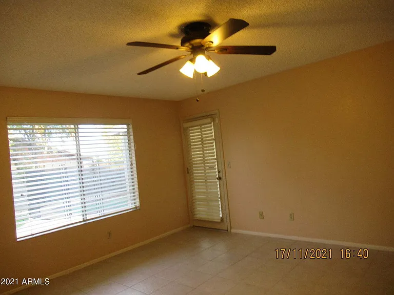 2324 W Highland Ct — Photo 39