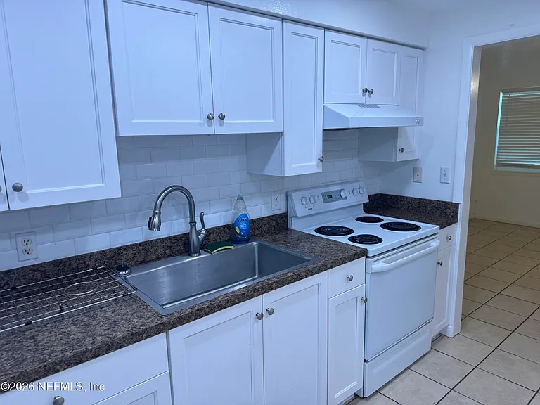 122 N Myrtle St — Photo 8