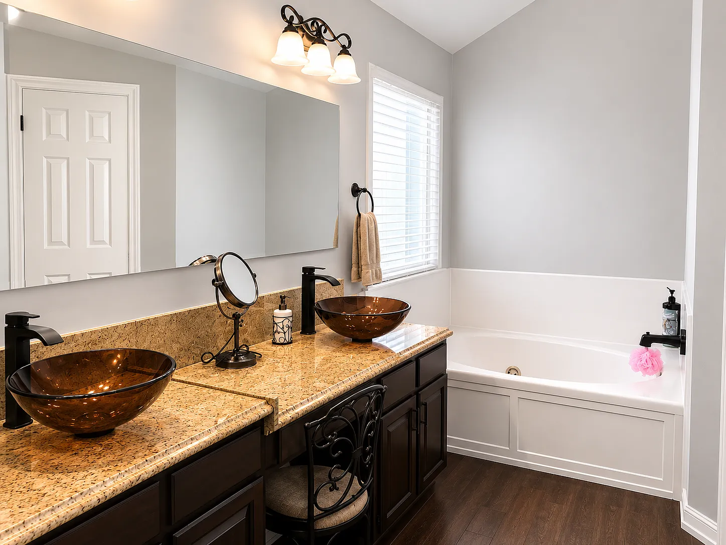 3 bed, 2048 sqft, $2,200 — Photo 3