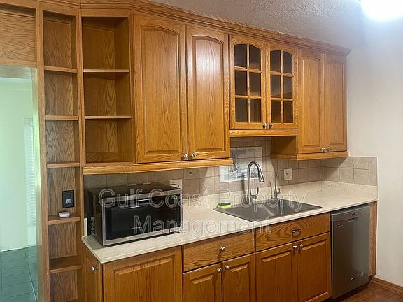 3rd image of 220 Avalon Rd