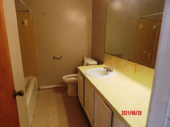 5th image of 910 N Avenue C