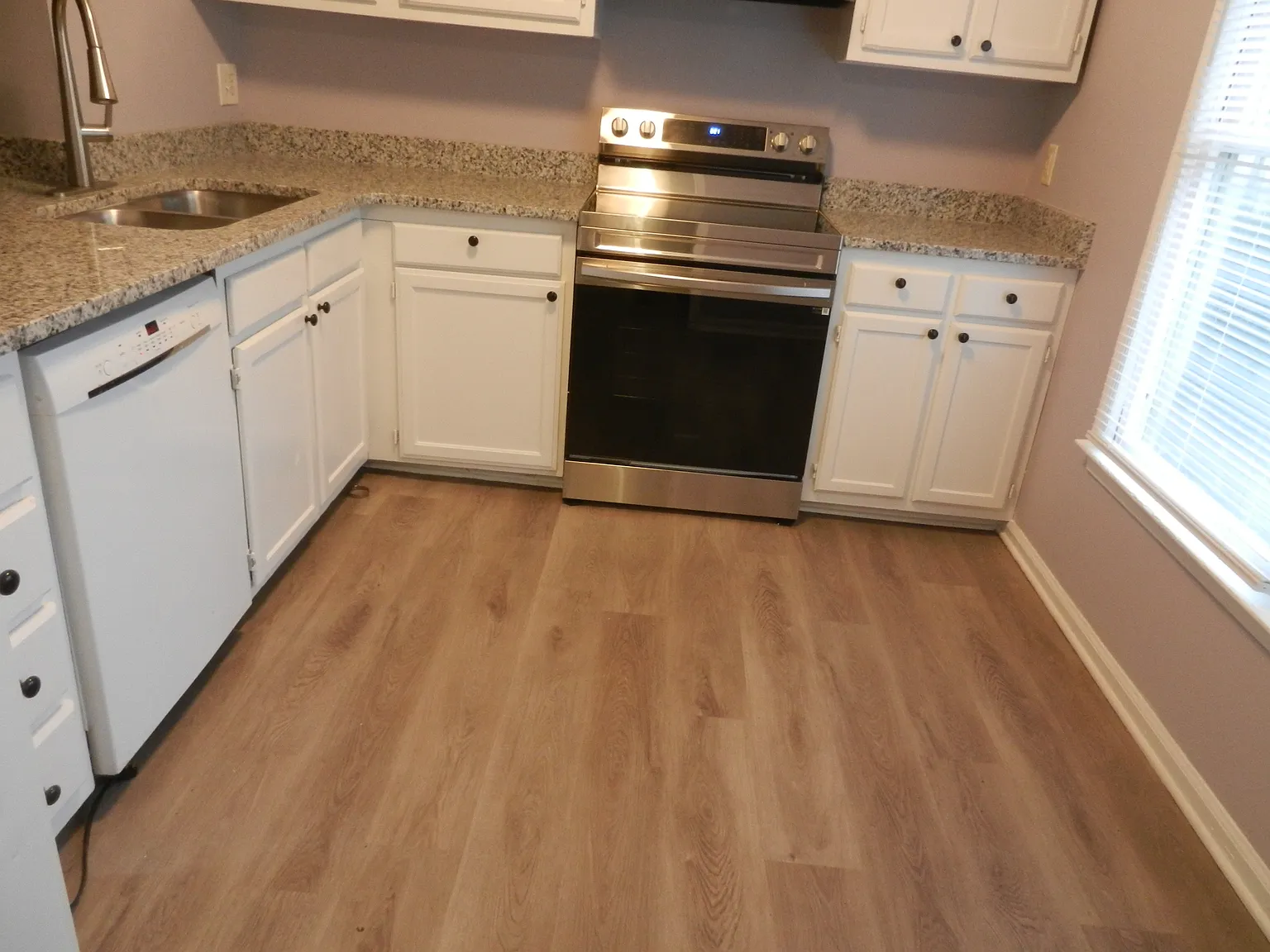 3 bed, 2.5 bath, 1200 sqft, $1,690 — Photo 3