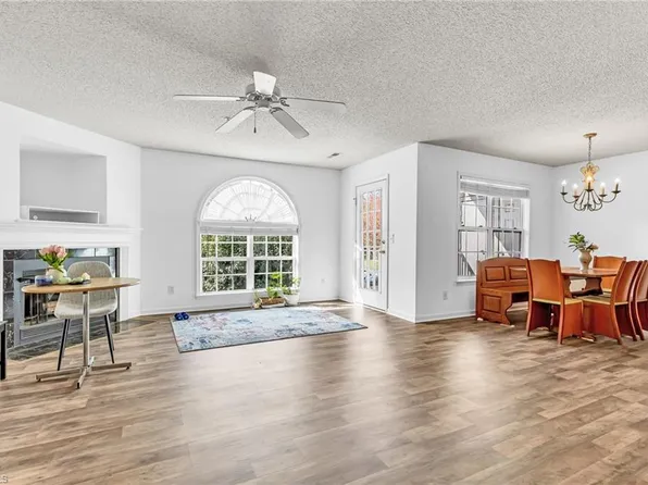 822 Scholastic Dr, Winston Salem, NC 27106
