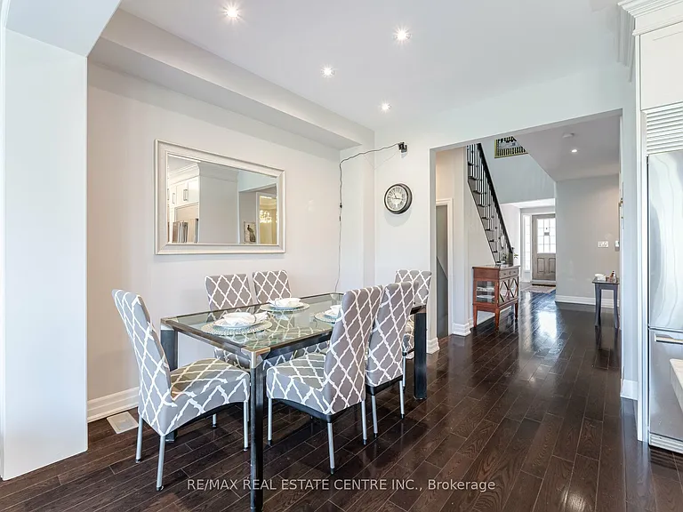 34 Alex Campbell Cres — Photo 11