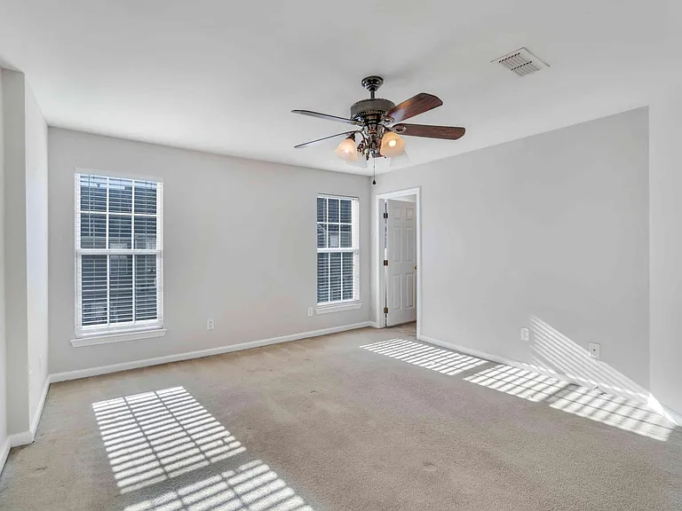 15744 Kensington Palace Ln — Photo 26