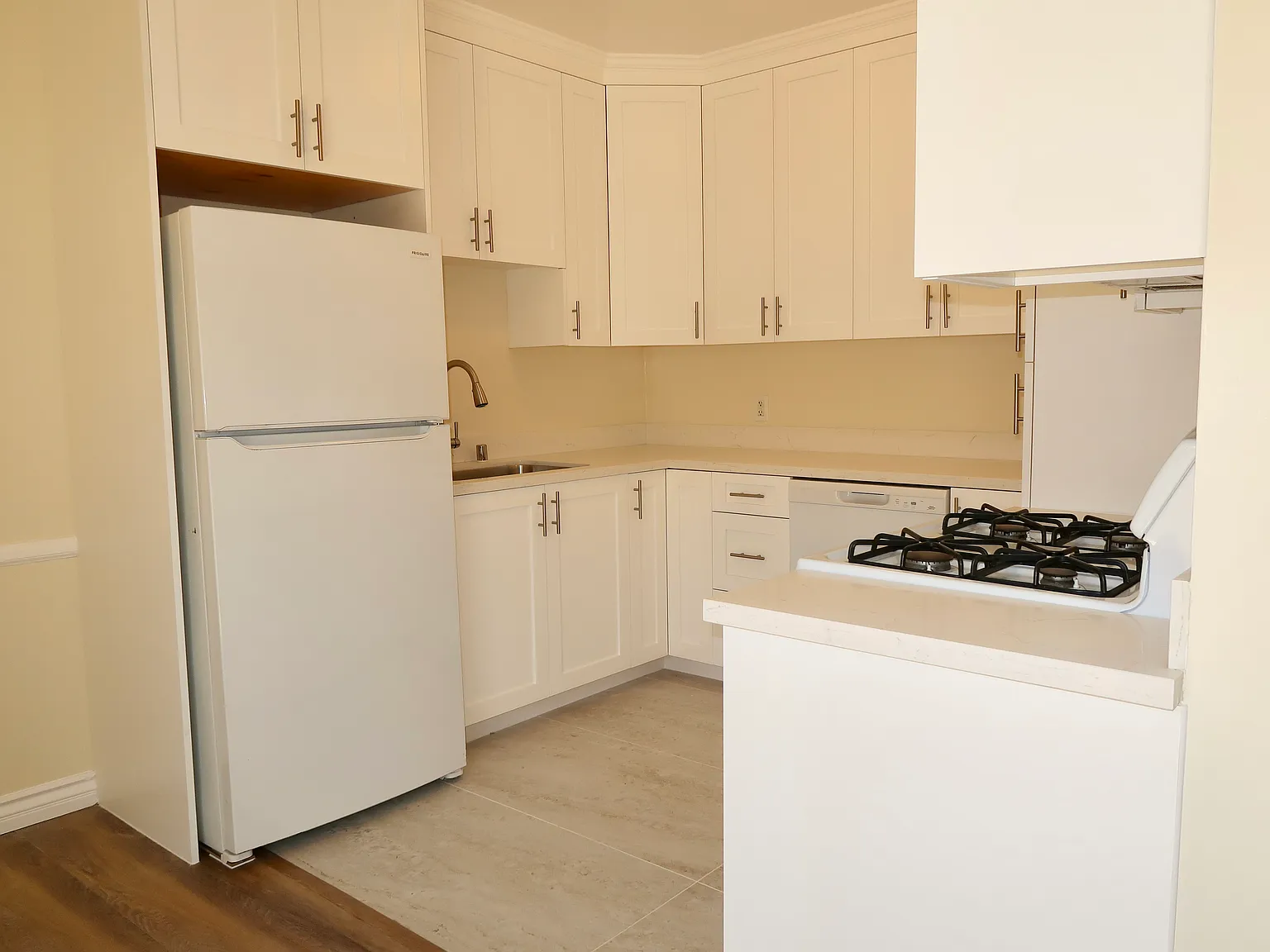 3 bed, 1100 sqft, $4,995 — Photo 4