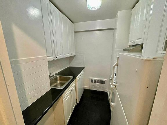 2nd image of 7 E 86th St APT 1C
