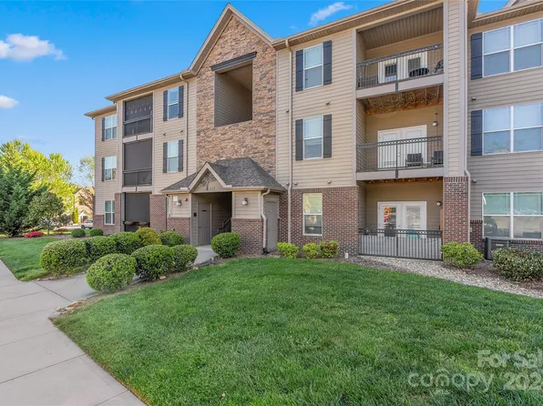 142 Brickton Village Cir #202, Fletcher, NC 28732