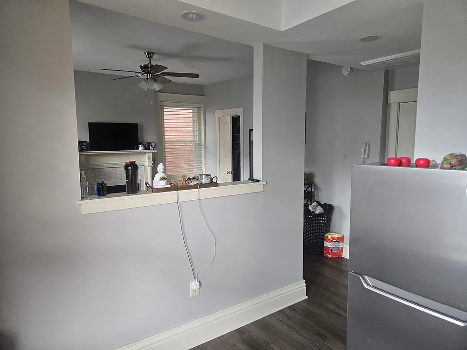 Pass-thru from kitchen view