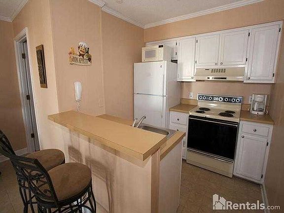 5th image of 43 Forest Dr APT 420