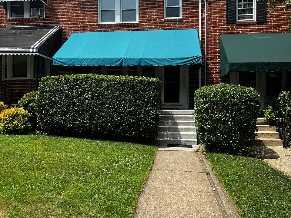 1008 E Lake Ave