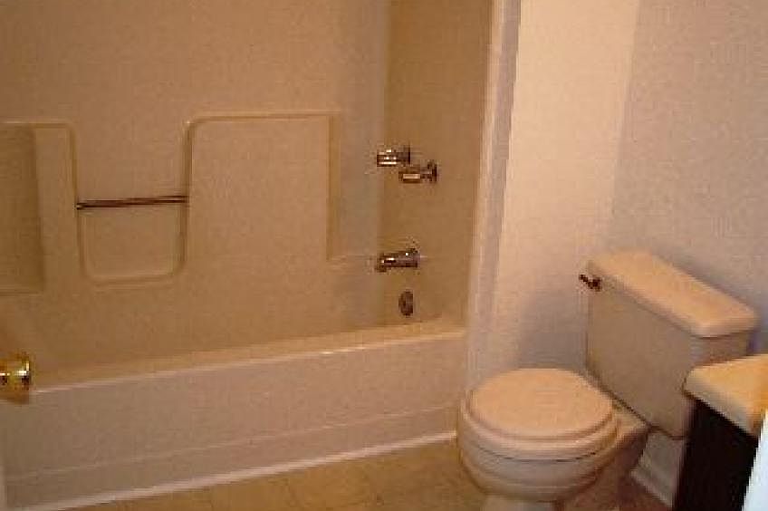 2nd image of 72 Countryplace Ln