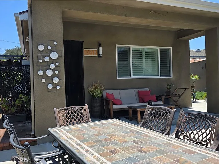 1018 La Presa Dr — Photo 18