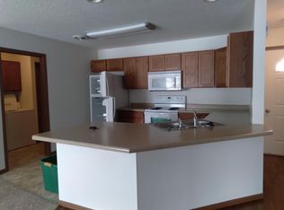 2204 Cobblestone Dr, Muscatine, IA 52761