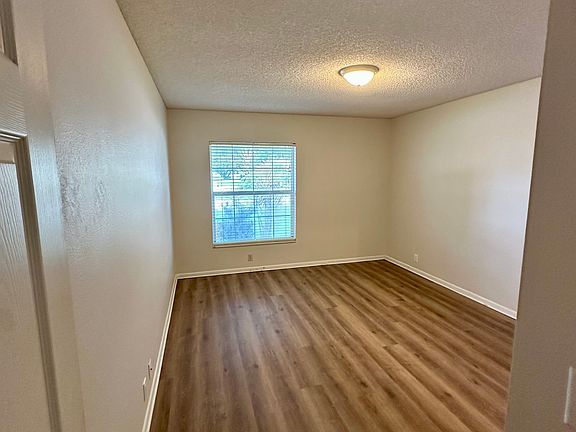 4th image of 2103 Edgewater Cir SE