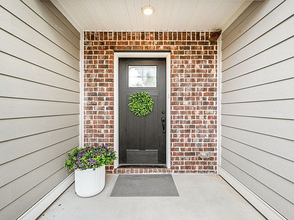 2nd image of 2617 Leawood Ct