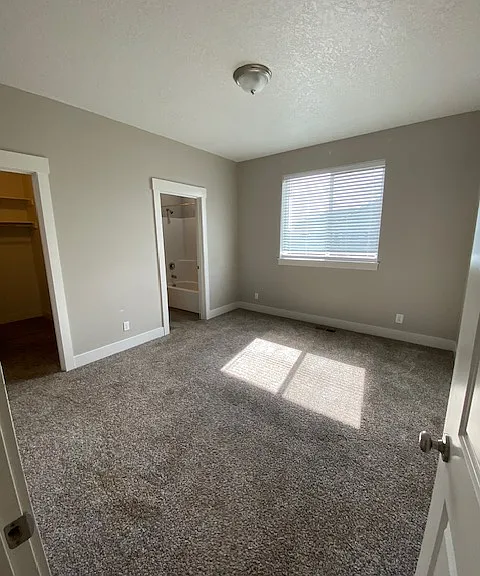 564 NE Cherry St — Photo 13