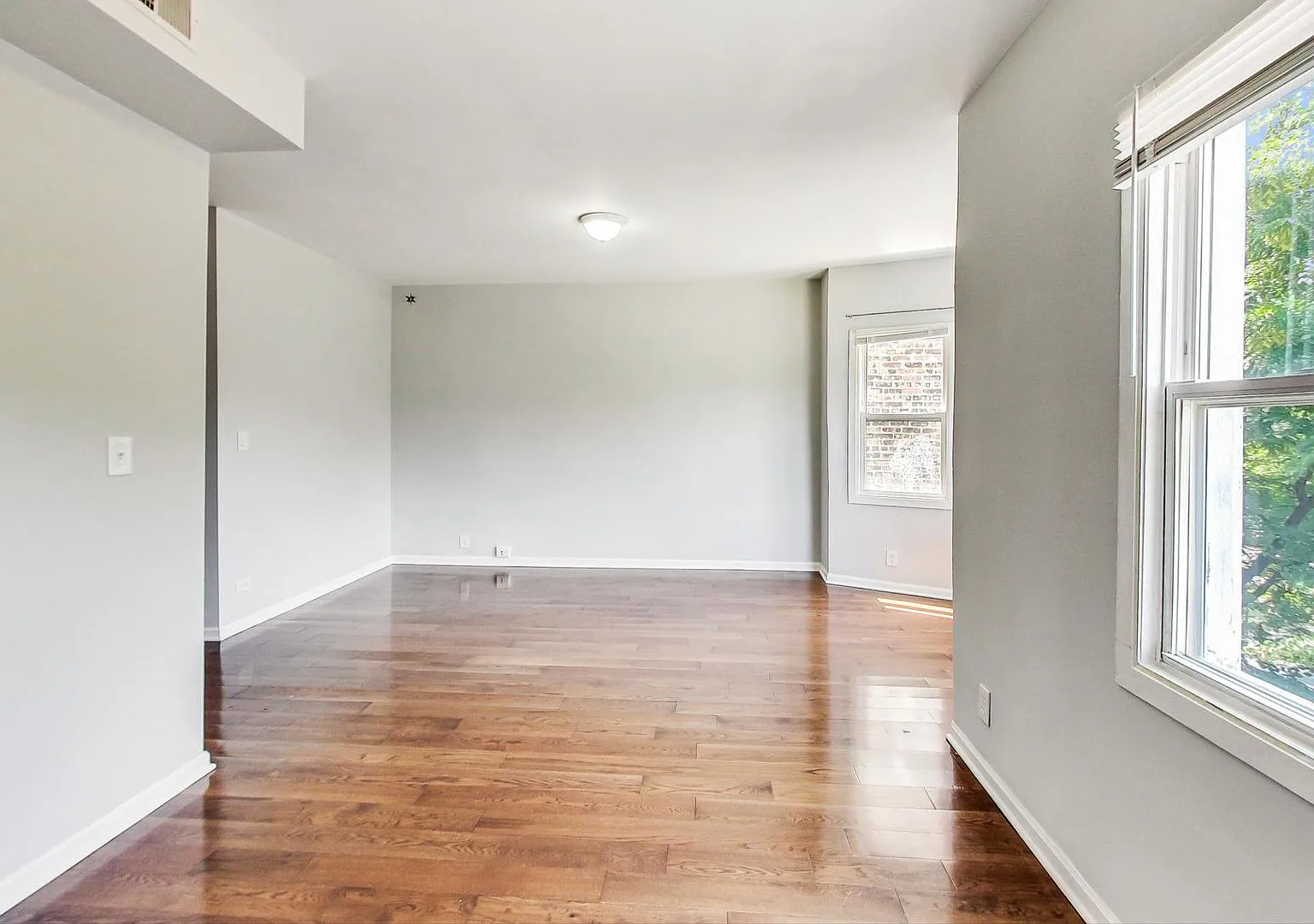 2 bed, 994 sqft, $2,100 — Photo 4