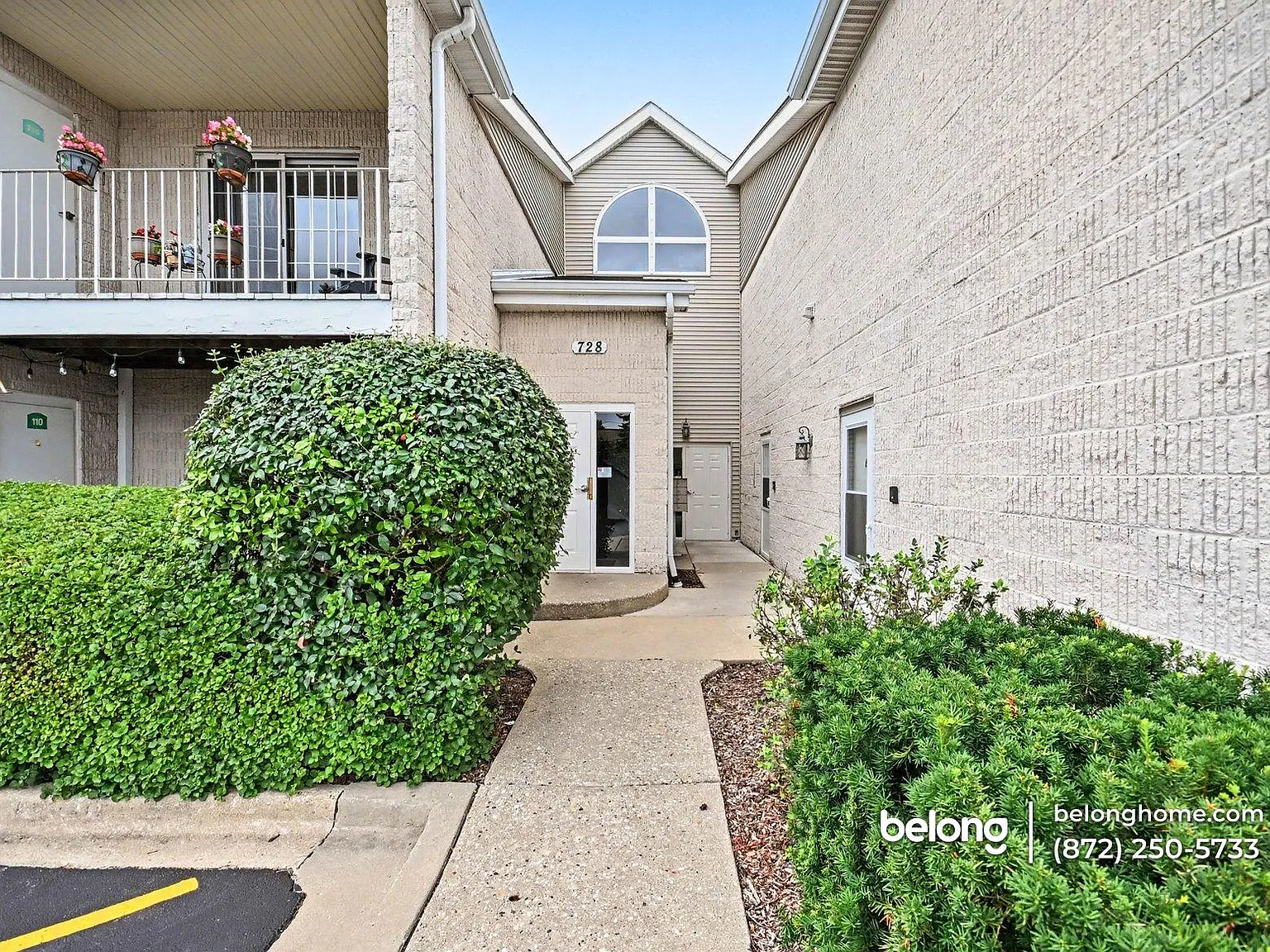 2 bed, 1.0 bath, 943 sqft, $2,000 — Photo 1