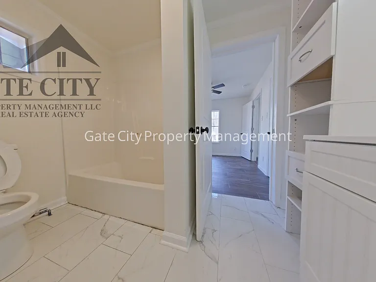 213 Marshall St — Photo 7