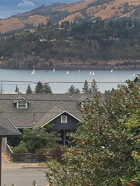 Oak St, Hood River — Photo 2