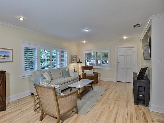 3rd image of 2628 W Watrous Ave