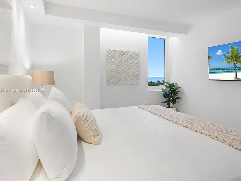 2301 Collins Ave #641 — Photo 22
