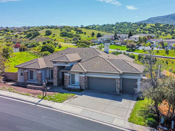 27554 Prestancia Cir, Salinas, CA 93908