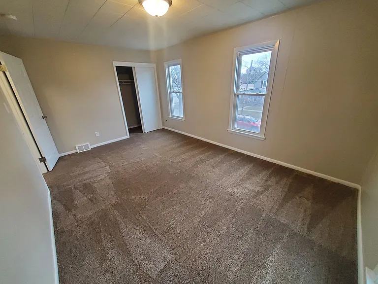 240 E Dunham Ave — Photo 28