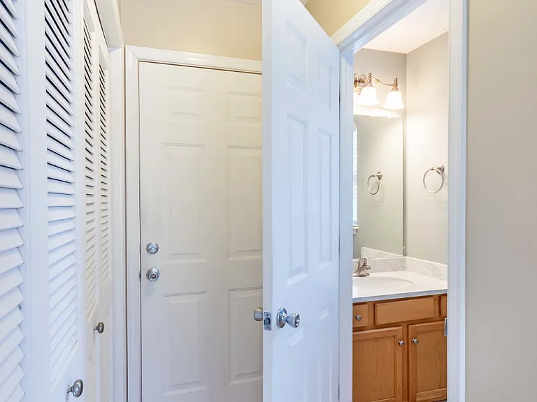 4716 Chepstow Dr — Photo 11