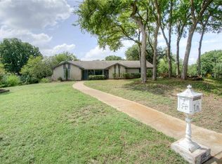 405 Trailwood Dr, Euless, TX 76039