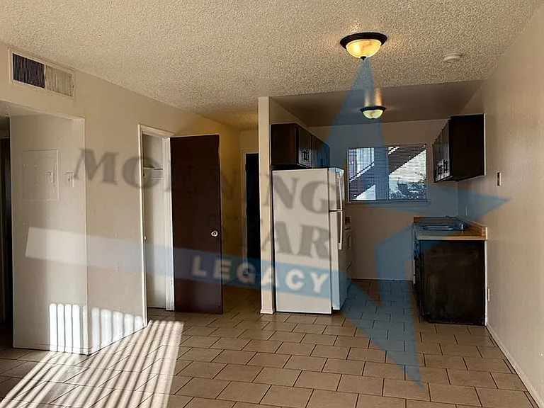 Puerta Del Sol Apartments — Photo 4