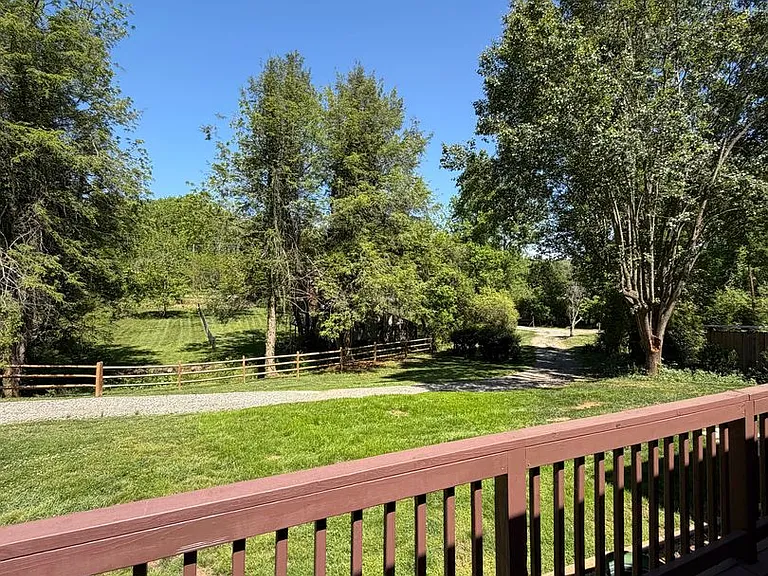 820 Emma Rd — Photo 12