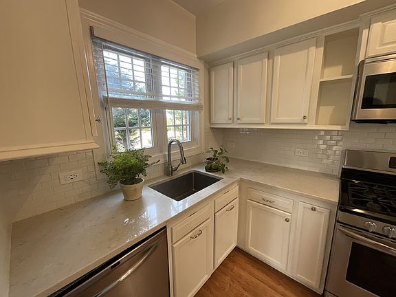 5th image of 1927 N Quaker Ln