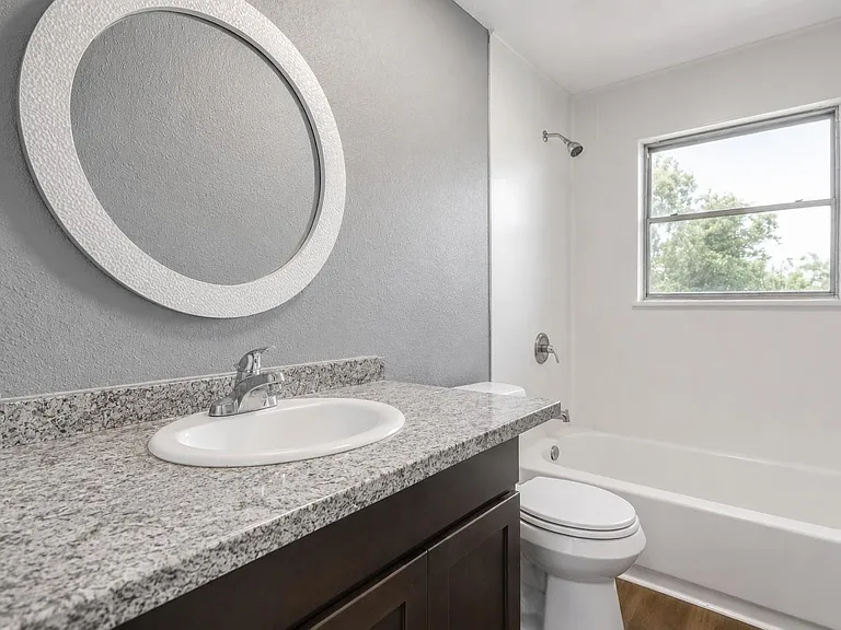 839 S Pine St — Photo 16