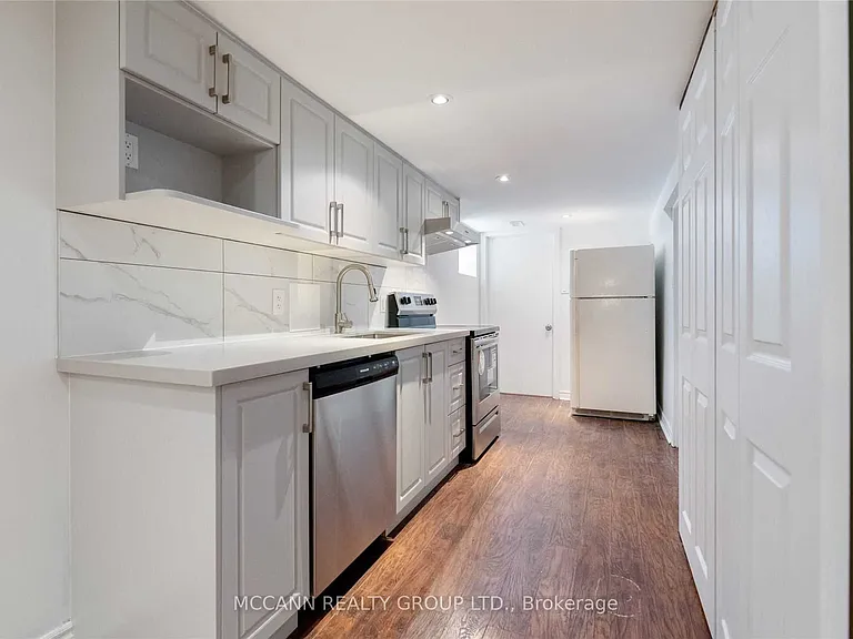 114 Belgravia Ave #BASEMENT — Photo 7