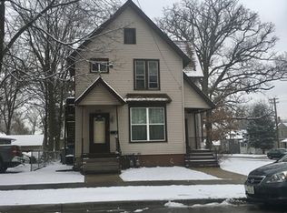 719 Grace St, Elgin, IL 60120