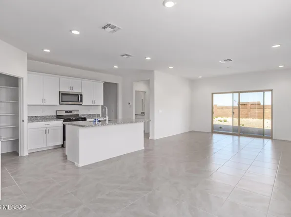 10430 W Guildford Ln, Marana, AZ 85653