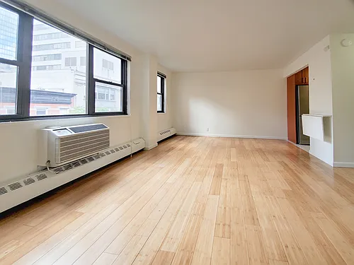 227 E 59th St #2B Photo 1