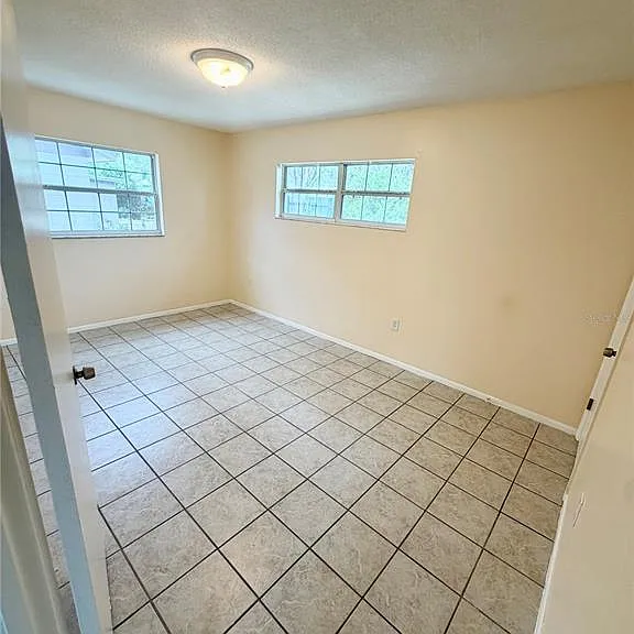 506 Holt Cir — Photo 23
