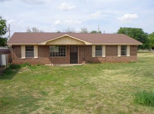 115 E Arlington St, Walters, OK 73572