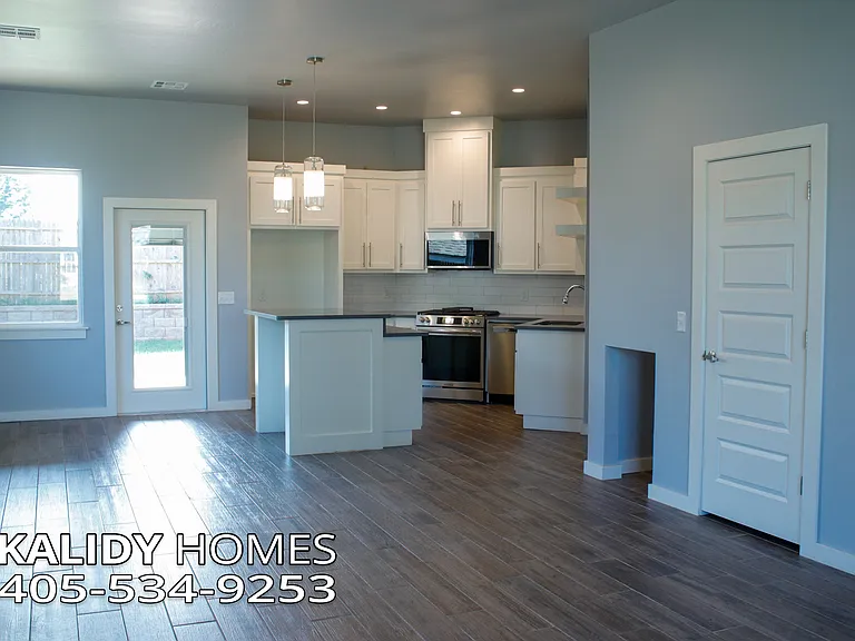 421 Remington Ave — Photo 5