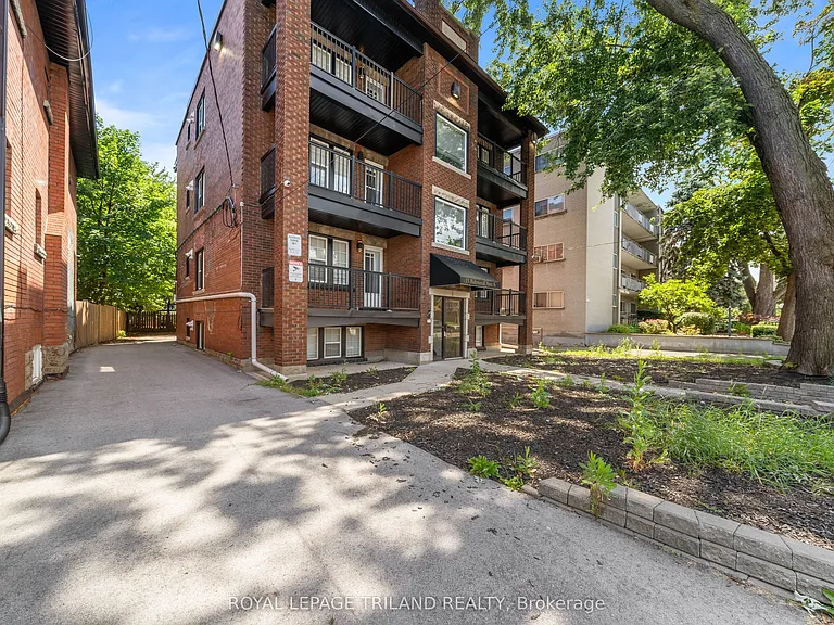 15 Balmoral Ave S #4 — Photo 4