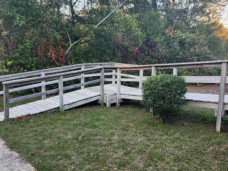 301 Gaile Ave — Photo 3