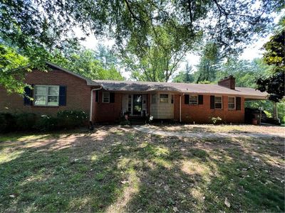 5231 Silas Creek Pkwy, Winston Salem, NC, 27106