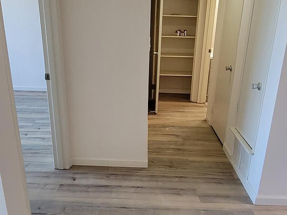 3rd image of 525 N San Mateo Dr APT 304