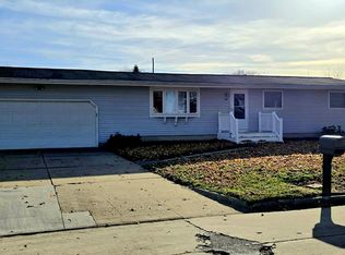 108 Rob Roy Ln, Charles City, IA 50616
