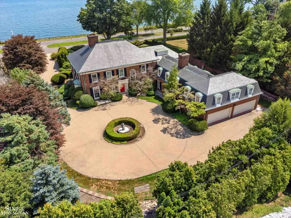105 Lake Shore Rd, Grosse Pointe, MI 48236