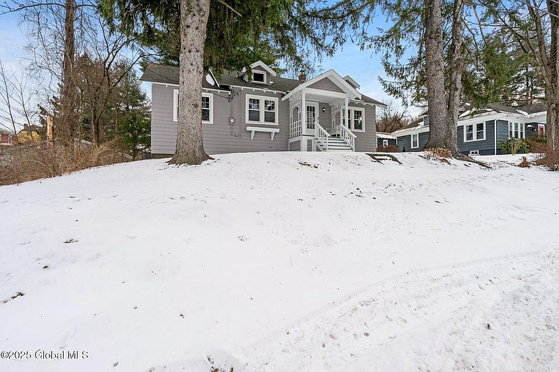 3rd image of 2 Elliot Avenue